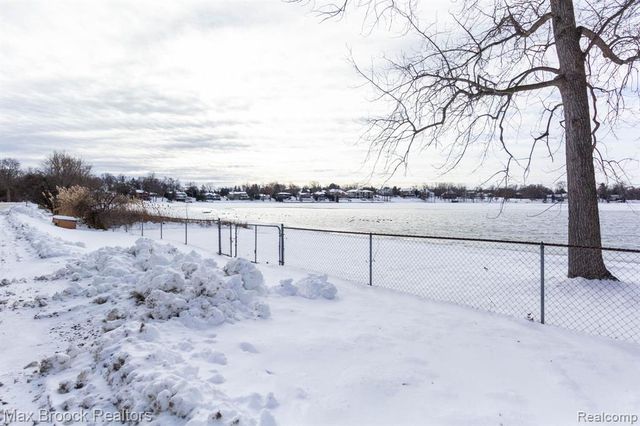 2021 Klingensmith Road 83, Bloomfield Hills, MI 48302