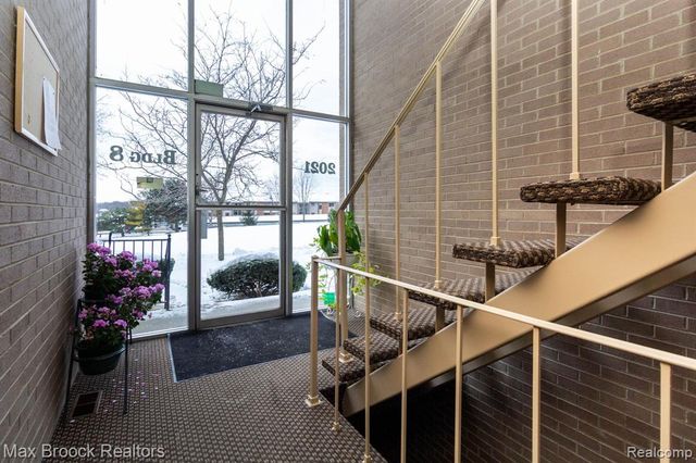 2021 Klingensmith Road 83, Bloomfield Hills, MI 48302