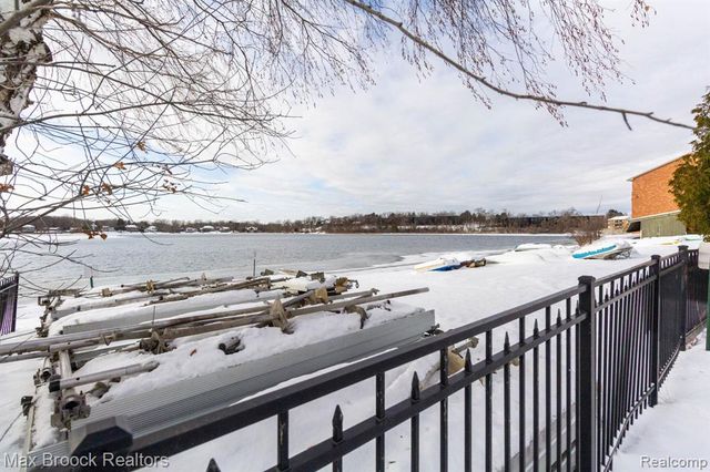 2021 Klingensmith Road 83, Bloomfield Hills, MI 48302