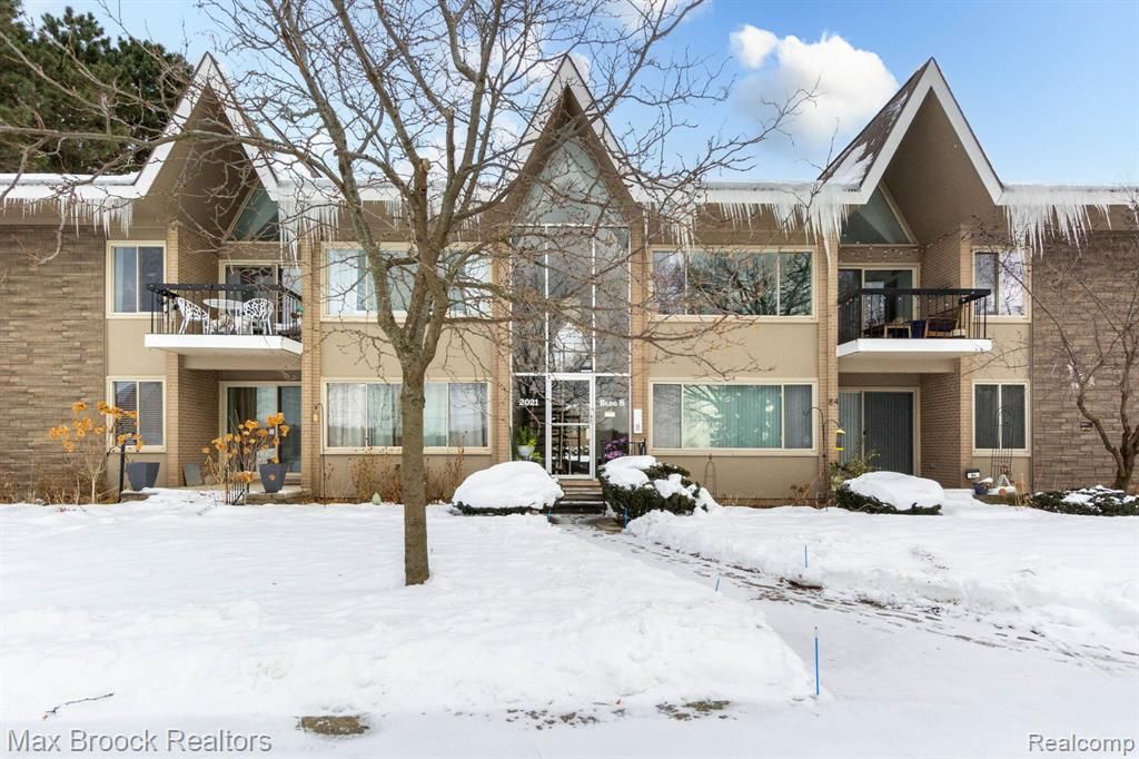 2021 Klingensmith Road 83, Bloomfield Hills, MI 48302