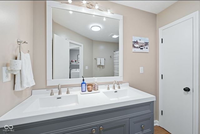 305 N East Street, Plainfield, IN 46168