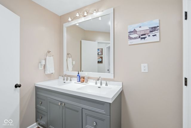 305 N East Street, Plainfield, IN 46168