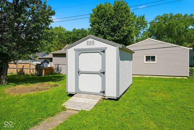 305 N East Street, Plainfield, IN 46168