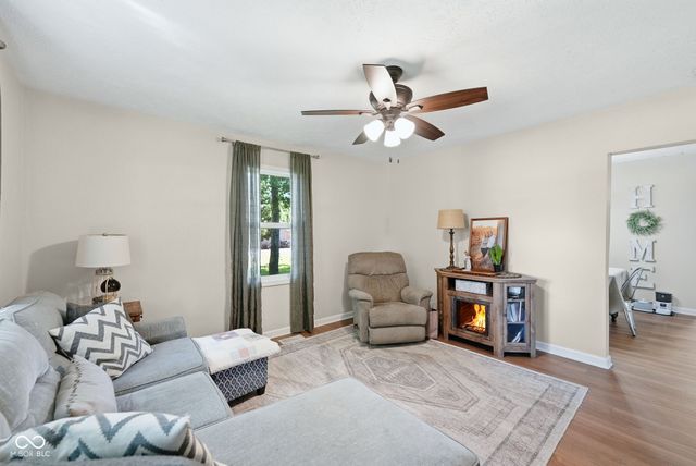 305 N East Street, Plainfield, IN 46168