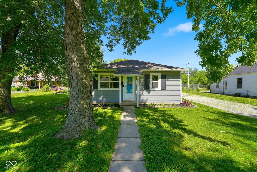 305 N East Street, Plainfield, IN 46168