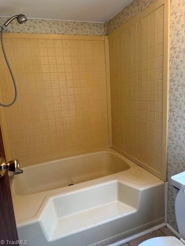 4614 Seward Road, Pfafftown, NC 27040