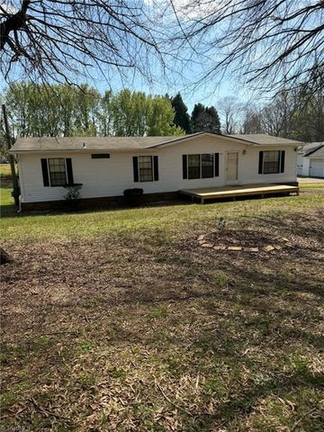 4614 Seward Road, Pfafftown, NC 27040