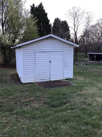 4614 Seward Road, Pfafftown, NC 27040