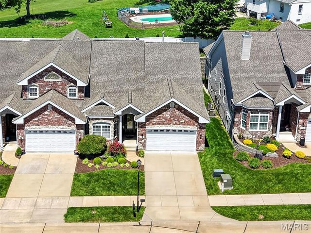 216 Woodland Place Court, St Charles, MO 63303