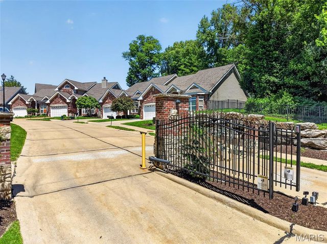 216 Woodland Place Court, St Charles, MO 63303