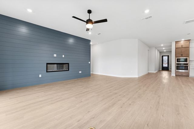 725 Teakmill TRL, San Marcos, TX 78666