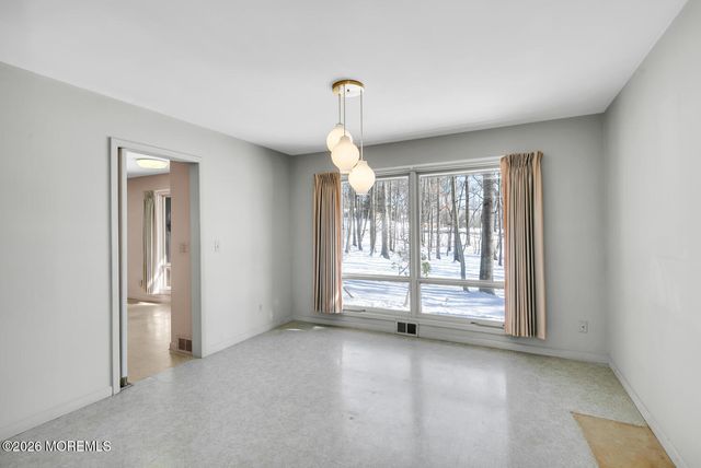 4 Glenwood Road, Colts Neck, NJ 07722