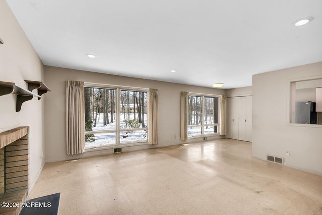 4 Glenwood Road, Colts Neck, NJ 07722