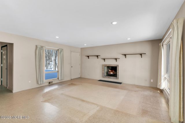 4 Glenwood Road, Colts Neck, NJ 07722