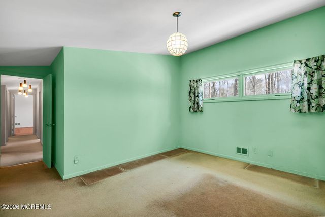 4 Glenwood Road, Colts Neck, NJ 07722