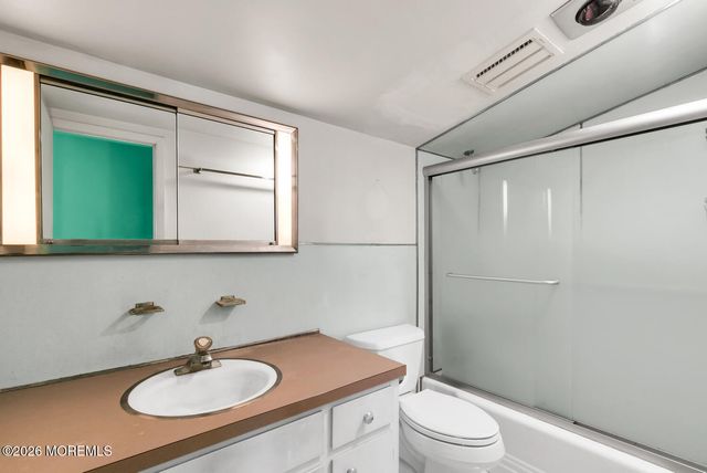 4 Glenwood Road, Colts Neck, NJ 07722