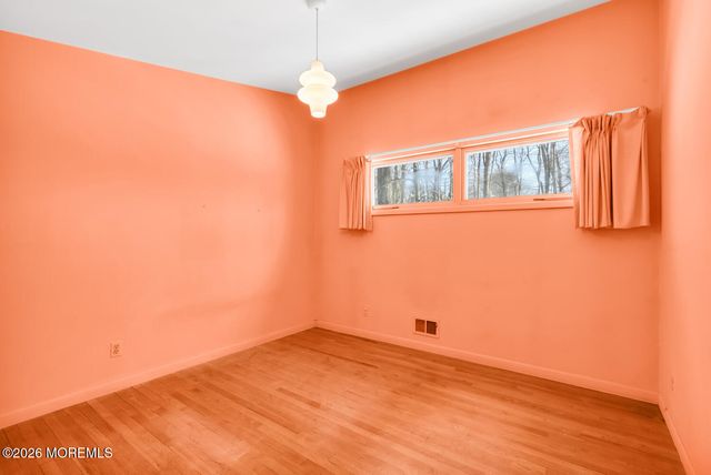 4 Glenwood Road, Colts Neck, NJ 07722