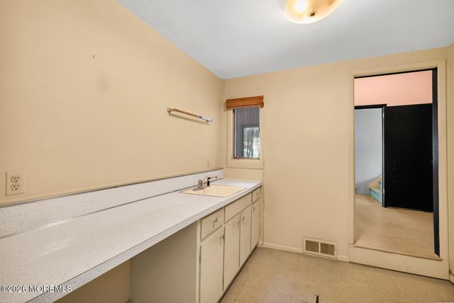 4 Glenwood Road, Colts Neck, NJ 07722