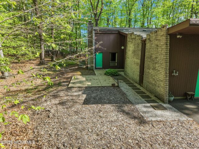 4 Glenwood Road, Colts Neck, NJ 07722