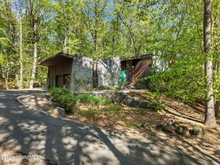 4 Glenwood Road, Colts Neck, NJ 07722