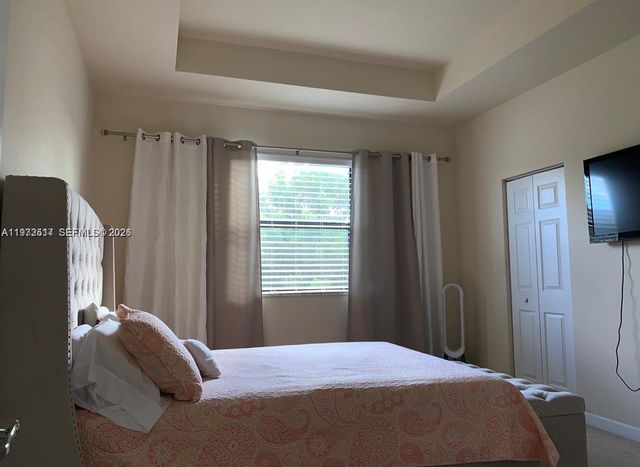 3392 W 90th Ter, Hialeah, FL 33018