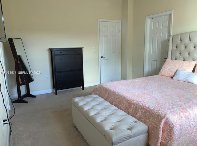 3392 W 90th Ter, Hialeah, FL 33018