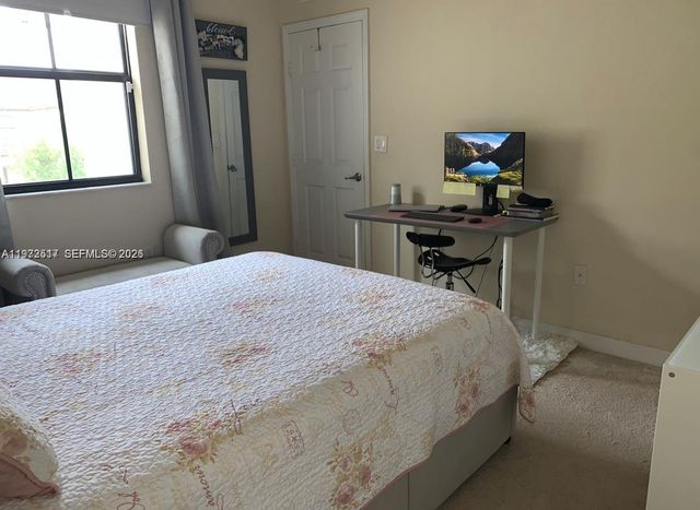 3392 W 90th Ter, Hialeah, FL 33018