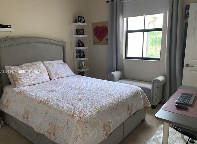 3392 W 90th Ter, Hialeah, FL 33018