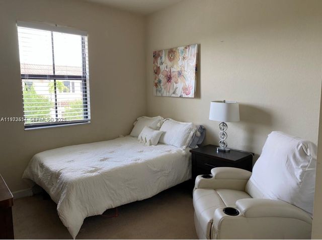 3392 W 90th Ter, Hialeah, FL 33018