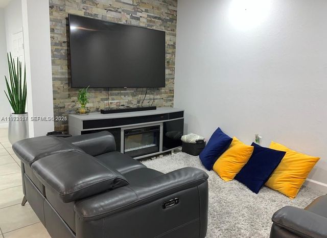 3392 W 90th Ter, Hialeah, FL 33018