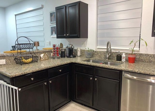 3392 W 90th Ter, Hialeah, FL 33018