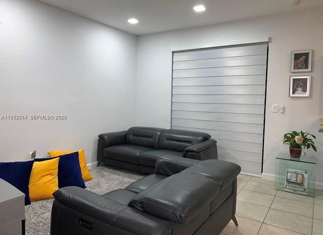 3392 W 90th Ter, Hialeah, FL 33018