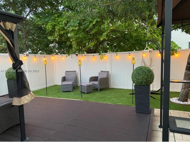 3392 W 90th Ter, Hialeah, FL 33018