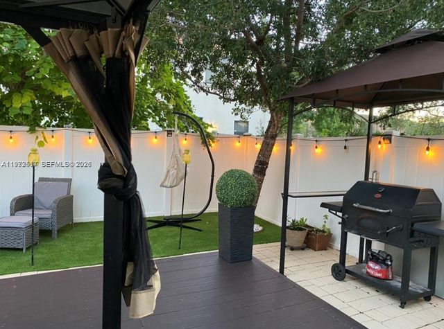 3392 W 90th Ter, Hialeah, FL 33018