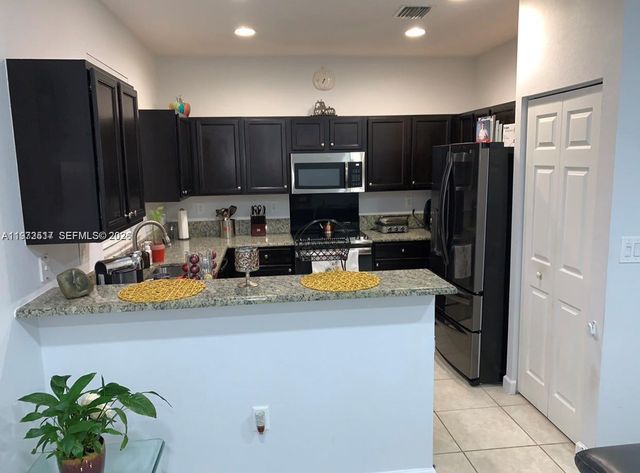 3392 W 90th Ter, Hialeah, FL 33018