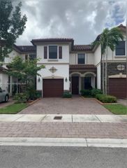 3392 W 90th Ter, Hialeah, FL 33018