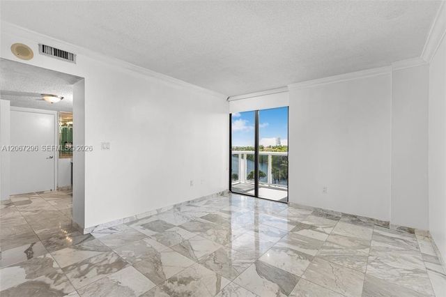 20505 E Country Club Drive 533, Aventura, FL 33180