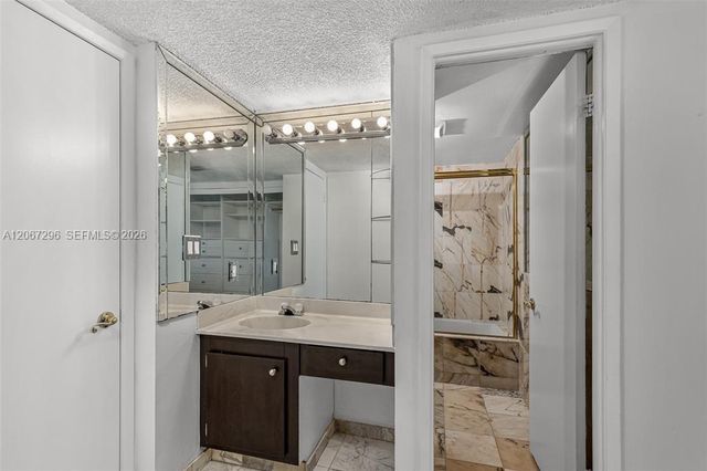 20505 E Country Club Drive 533, Aventura, FL 33180