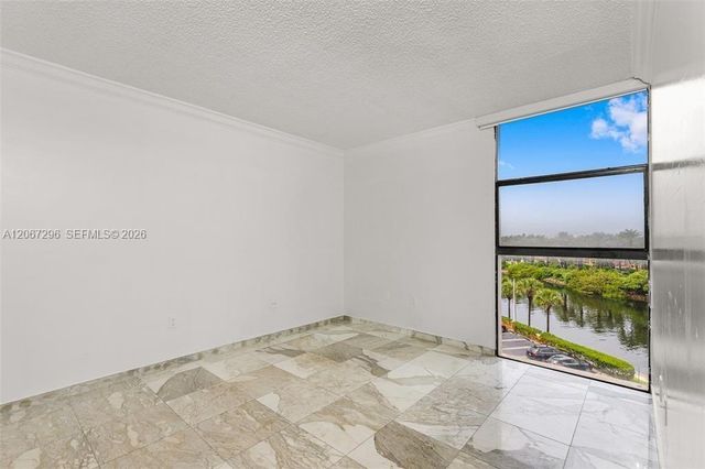 20505 E Country Club Drive 533, Aventura, FL 33180
