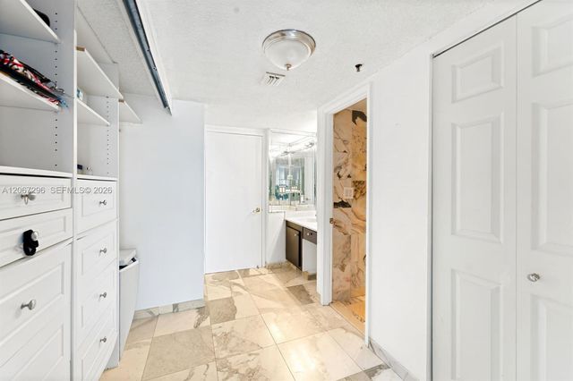 20505 E Country Club Drive 533, Aventura, FL 33180
