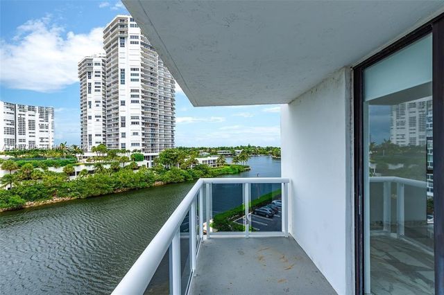 20505 E Country Club Drive 533, Aventura, FL 33180