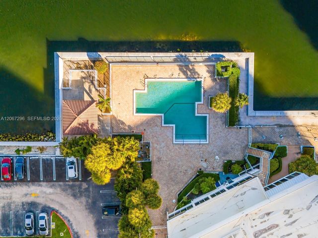 20505 E Country Club Drive 533, Aventura, FL 33180