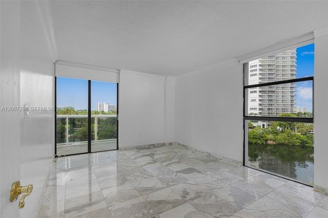 20505 E Country Club Drive 533, Aventura, FL 33180