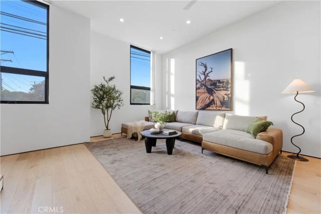 11702 Charnock Road, Los Angeles, CA 90066
