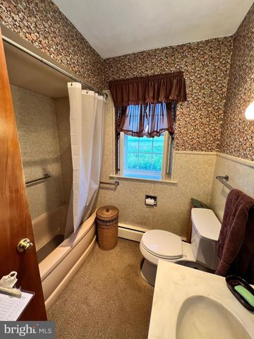 252 DOE RUN RD, Manheim, PA 17545