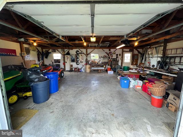 252 DOE RUN RD, Manheim, PA 17545