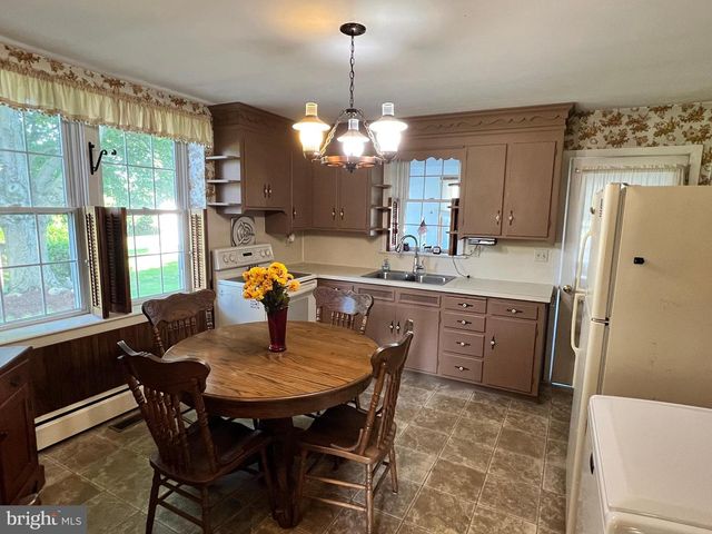 252 DOE RUN RD, Manheim, PA 17545