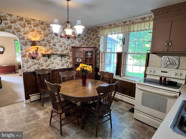 252 DOE RUN RD, Manheim, PA 17545