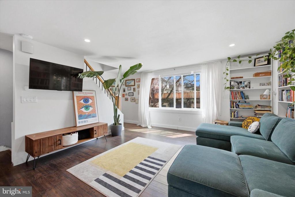 125 E MORELAND AVE, Philadelphia, PA 19118