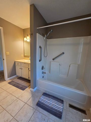 3 PEPPERTREE Court, Washington, IL 61571